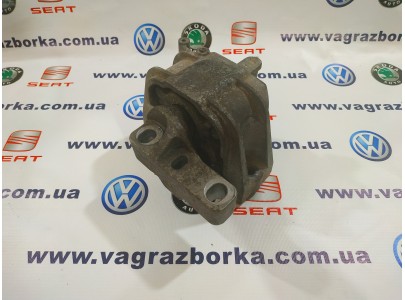 Подушка двигателя  Skoda Octavia,Superb/Seat Leon, Toledo/Volkswagen Golf,Passat,Caddy,Jetta