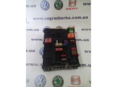 Блок предохранителей моторного отсека Skoda Octavia/Volkswagen Passat B6-B7/ Seat Toledo,Altea,Leon ,1k0937124k