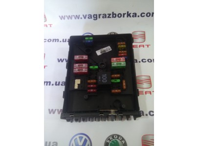 Блок предохранителей моторного отсека Skoda Octavia/Volkswagen Paasat B6-B7/ Seat Toledo,Altea,Leon ,1k0937125c