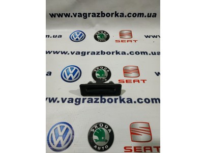 Кнопка электропривода замка багажника Skoda Superb