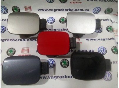 Крышка лючка заливной горловины для Skoda Octavia